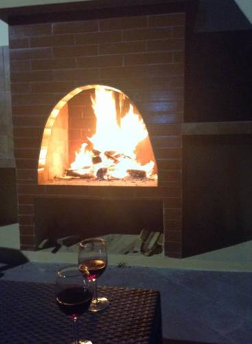 backyardFireplace_lit
